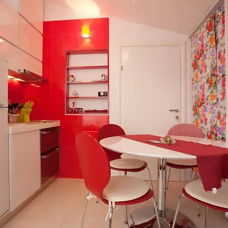 Tin Apartment *