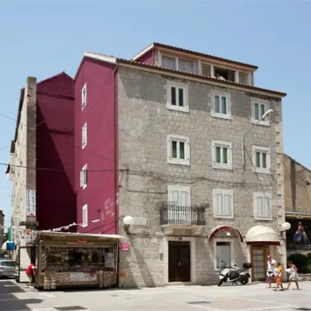 Διαμέρισμα Tin