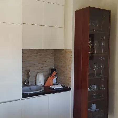 Tin Apartment Split